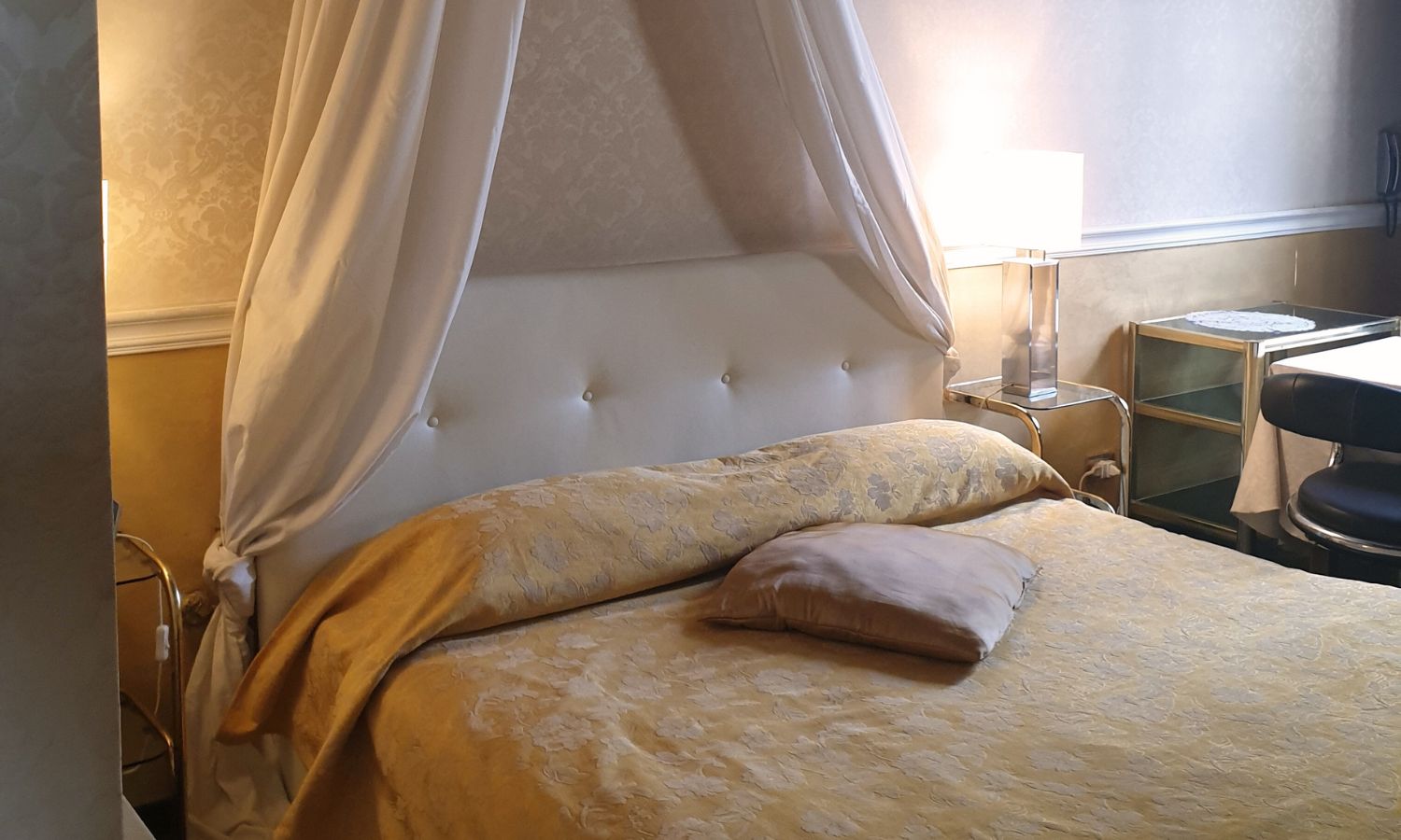 LE NOSTRE CAMERE ROMANTICHE